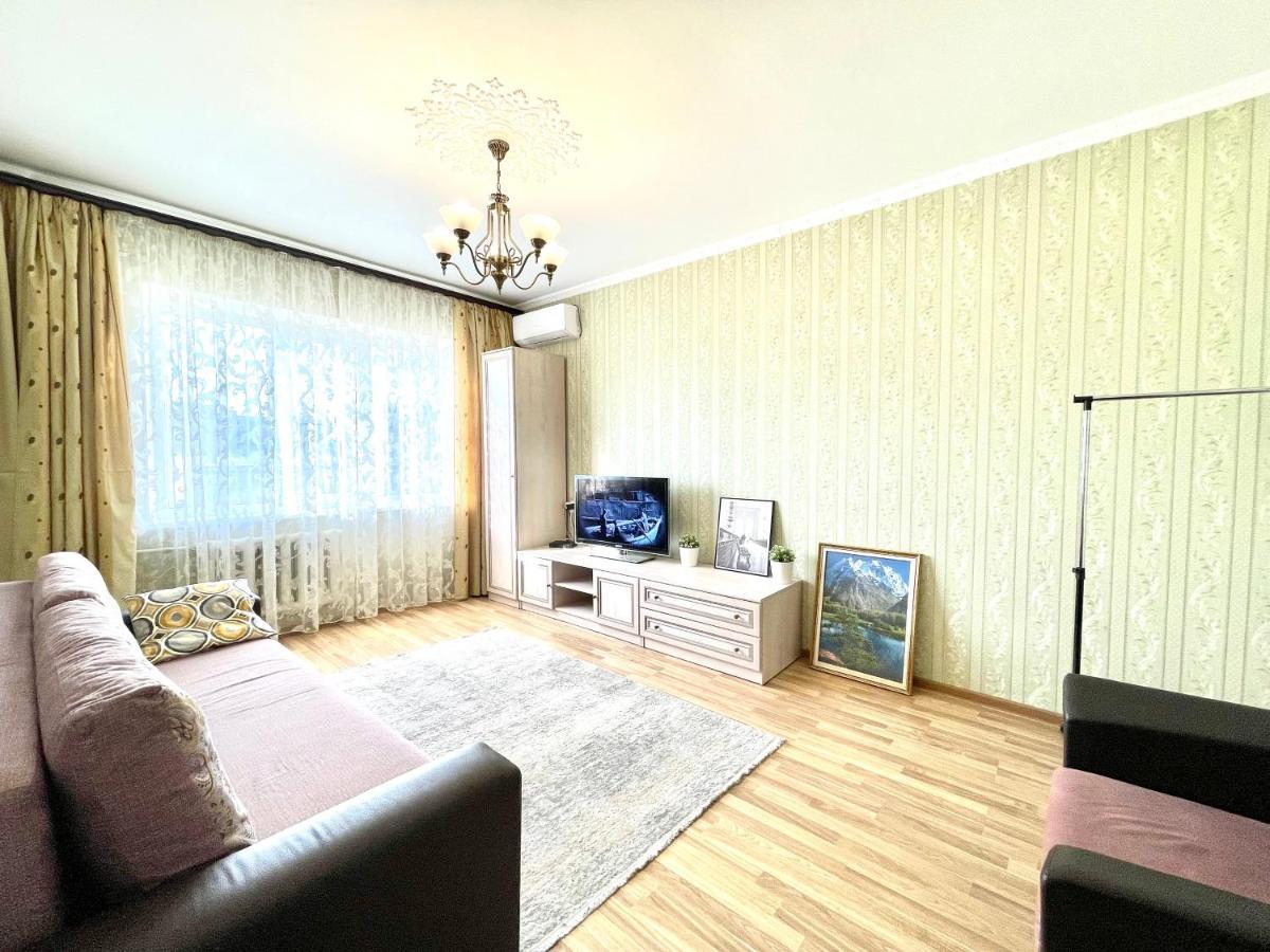 Cozy Three-Room Apartment With Mountain View Almaty Exterior foto