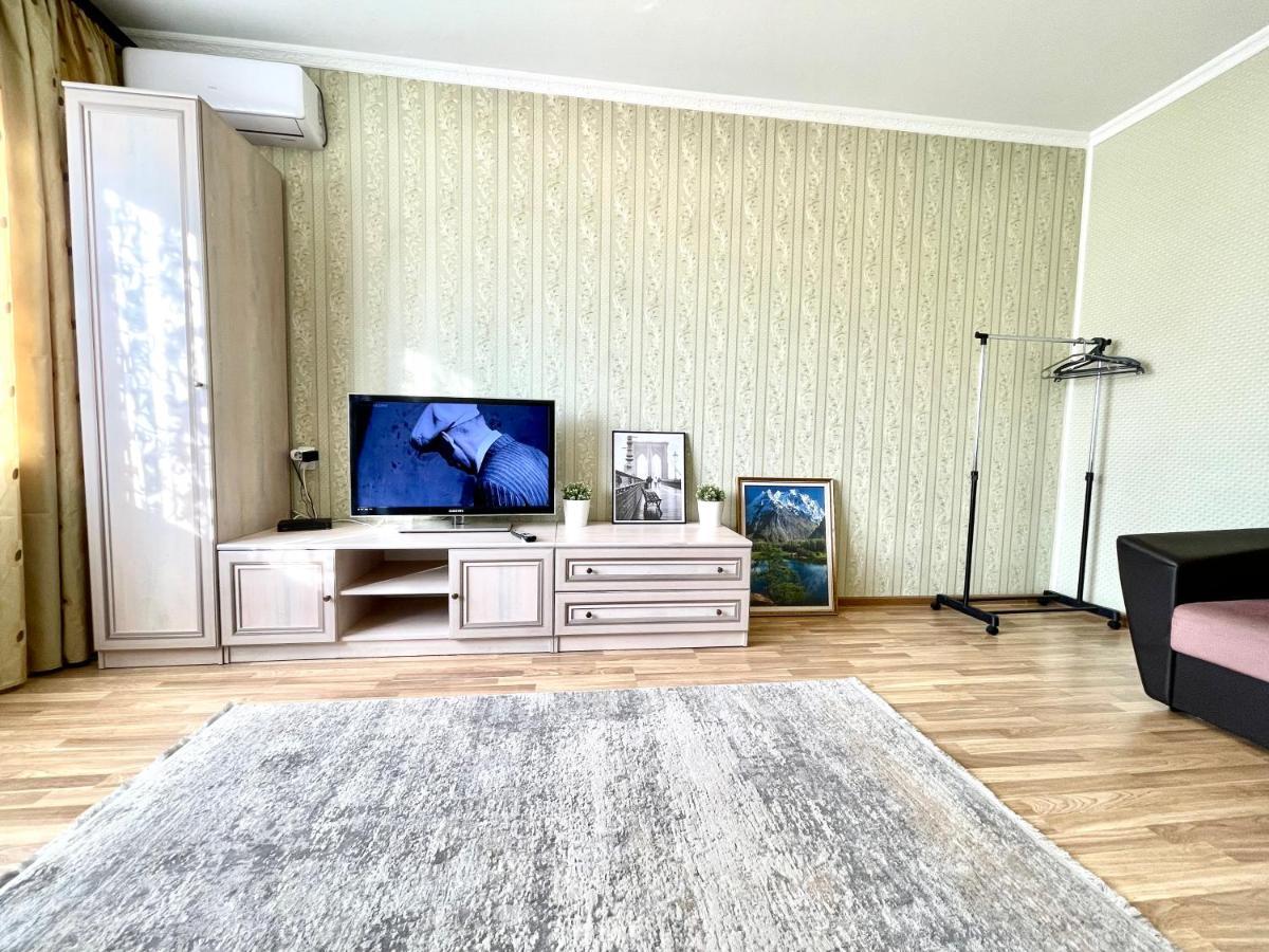 Cozy Three-Room Apartment With Mountain View Almaty Exterior foto
